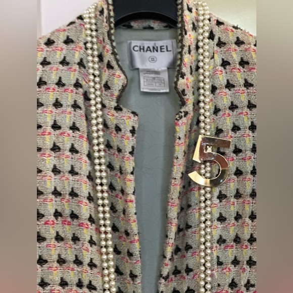 Authentic Vintage Chanel in Tweed France size 44. In great condition. Vintage. - Picture 3 of 13
